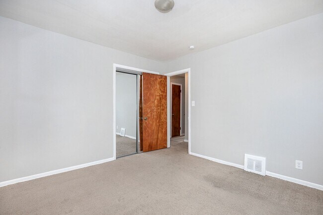 Building Photo - 3 Bed/1 Bath Single Family Home!