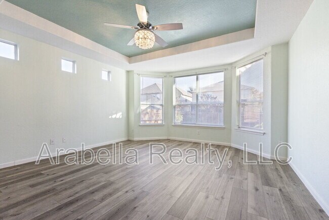 Building Photo - 208 Dove Run