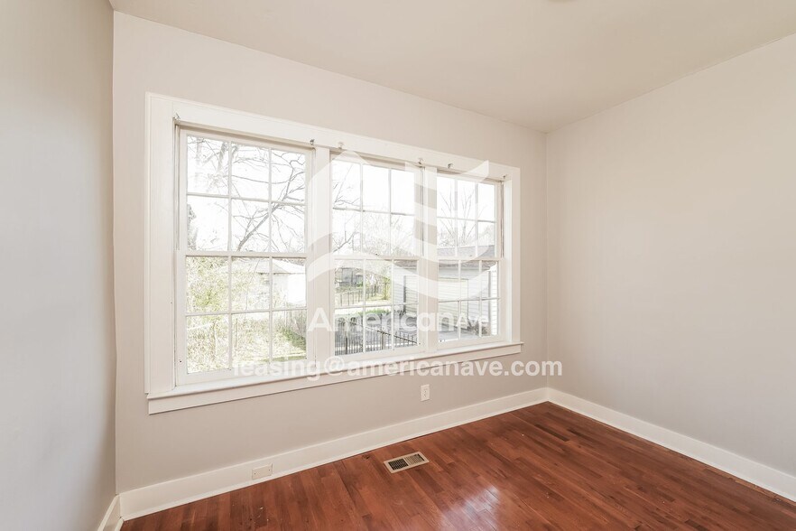 Building Photo - 3260 Balsam Ave SW