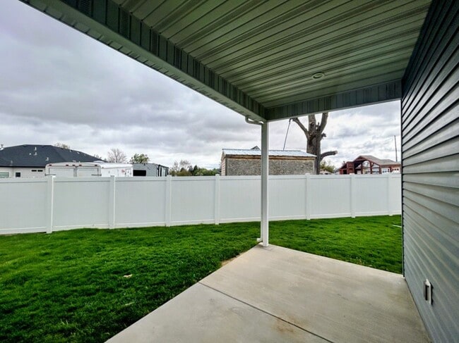 Building Photo - 929 Applewood Dr