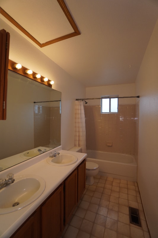 Building Photo - 1859 Granby Ct