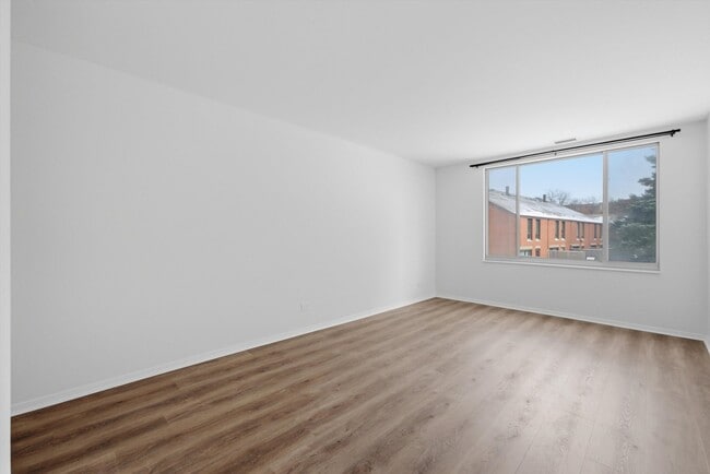 Building Photo - 4000 Triumvera Dr