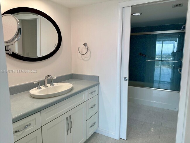 Building Photo - 881 Ocean Dr