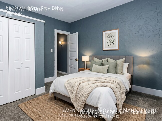 Building Photo - 2142 W 105th St