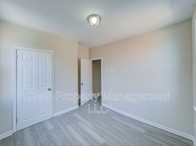 Building Photo - 12 Adella Ave