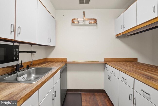 Building Photo - 123 W Conway St