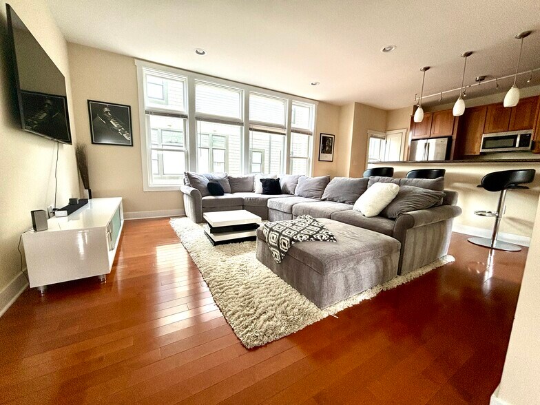 Building Photo - 1455 Mews Ct