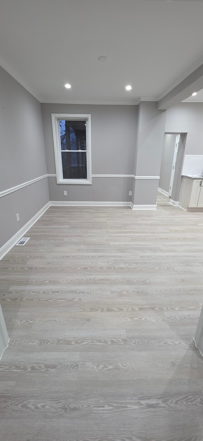 Building Photo - 2461 Shirley Ave