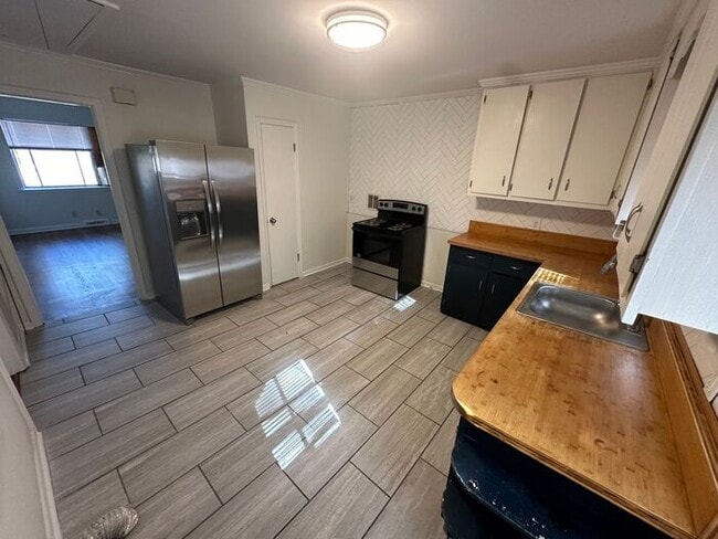 Building Photo - Charming 2BR Duplex in Durham’s Lakewood District