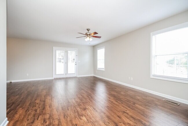 Building Photo - 2900 Hearthside Dr