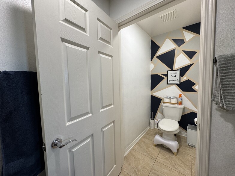 Building Photo - 243 Riverdale Ct