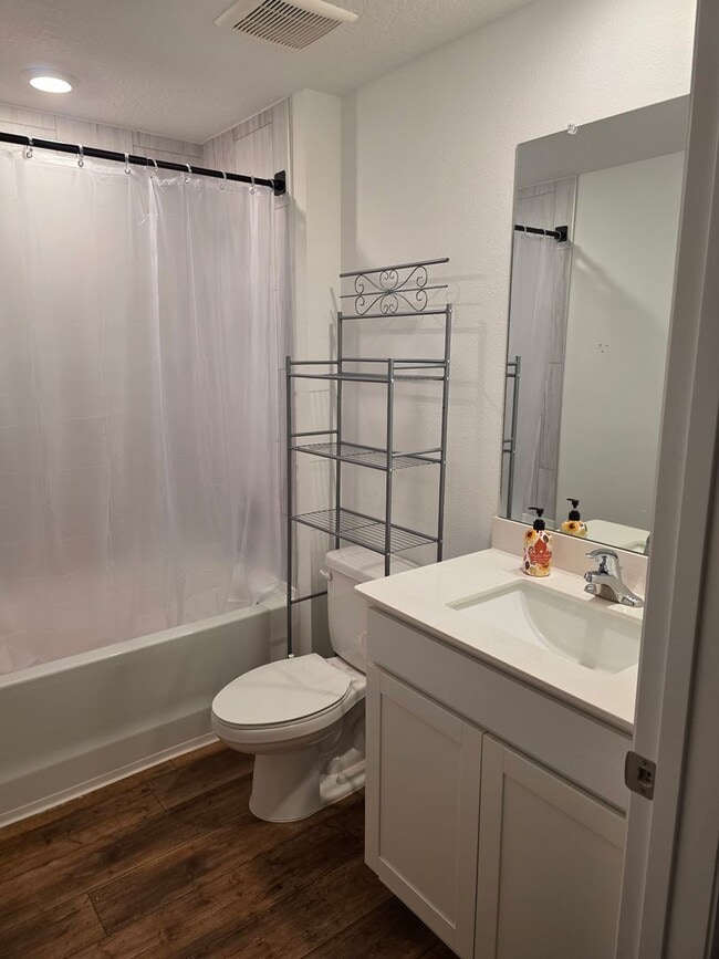 Building Photo - Brand New 3/2/2 furnished close to I75 to ...