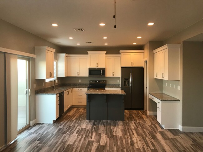 Building Photo - Very nice Townhouse in Santa Clara, with a...