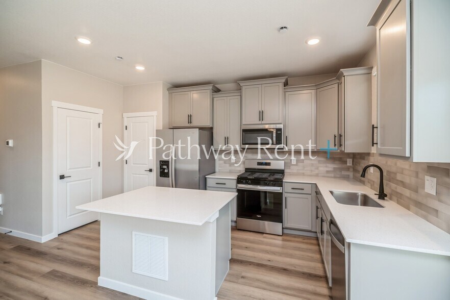 Building Photo - 9464 Yampa St