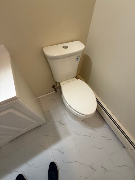 Building Photo - 690 River Rd