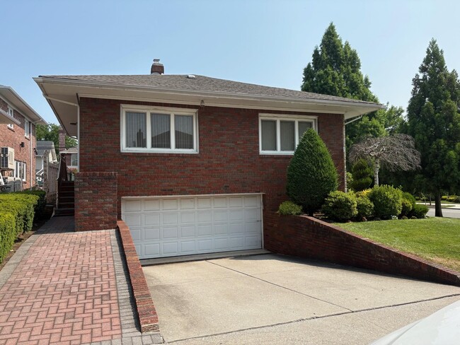 Building Photo - 88-05 65th Dr