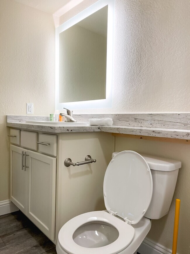 Building Photo - 12701 N Pennsylvania Ave