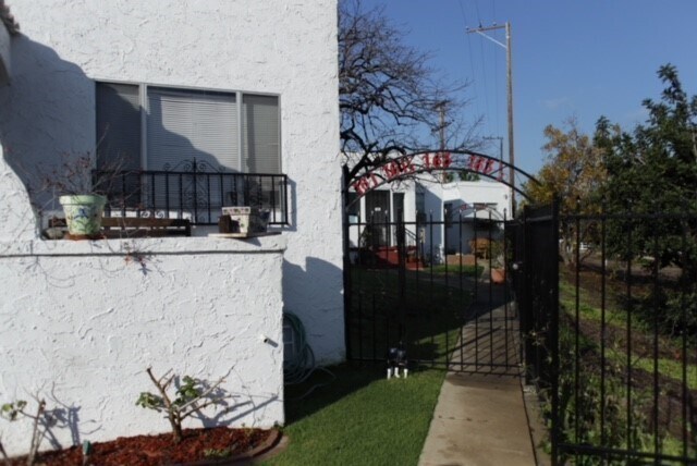Building Photo - 749 Belmont Ave