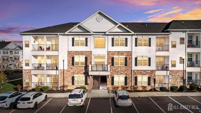 Building Photo - 718 Stiller Ln