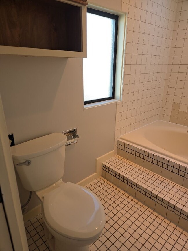 Building Photo - Spectacular View!! This top floor condo is a MUST SEE!! $500 move in credit