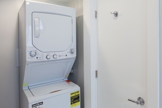 Building Photo - 1800 N Kingsley Dr