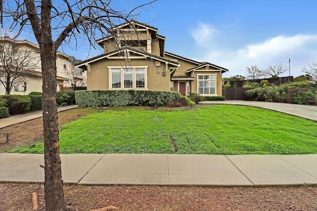 Building Photo - 4 Bed 3 Bath Home With 3 Car Garage High Ceilings And Fenced Yard