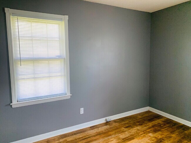 Building Photo - CUTE 3 BR, 1 BA BRICK HOME IN CONVENIENT MT OLIVE LOCATION