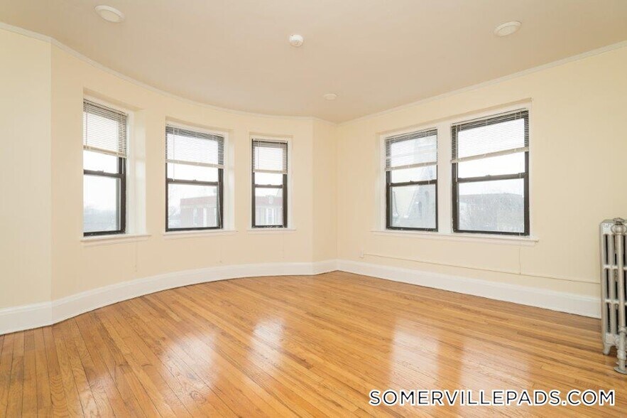 Building Photo - 123 Highland Ave