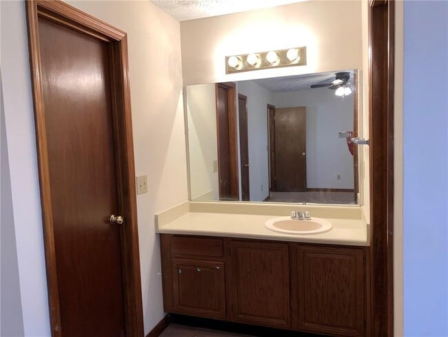 Building Photo - 1107 Booth Ct SW
