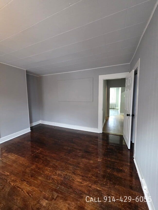 Building Photo - 155 School St