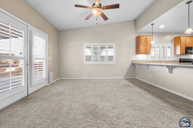 Building Photo - 2751 Sandalwood Dr
