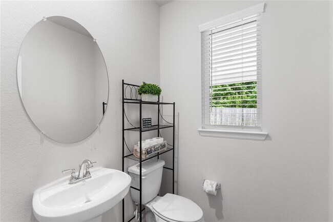 Building Photo - 1226 Tilia Crk Ln