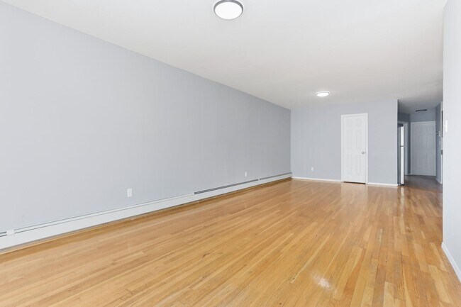 Building Photo - 639 E 226th St