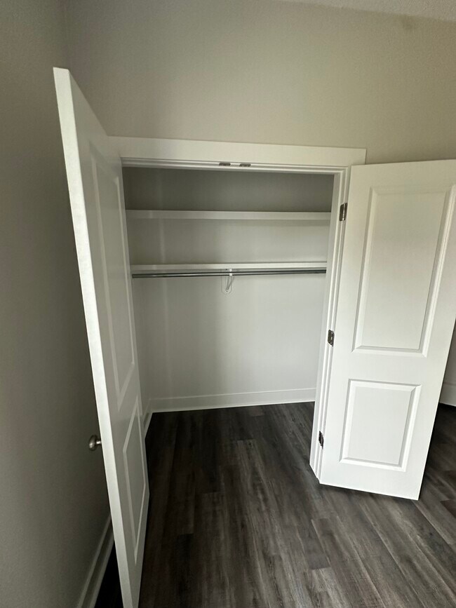 Building Photo - 1713 Bilbo St