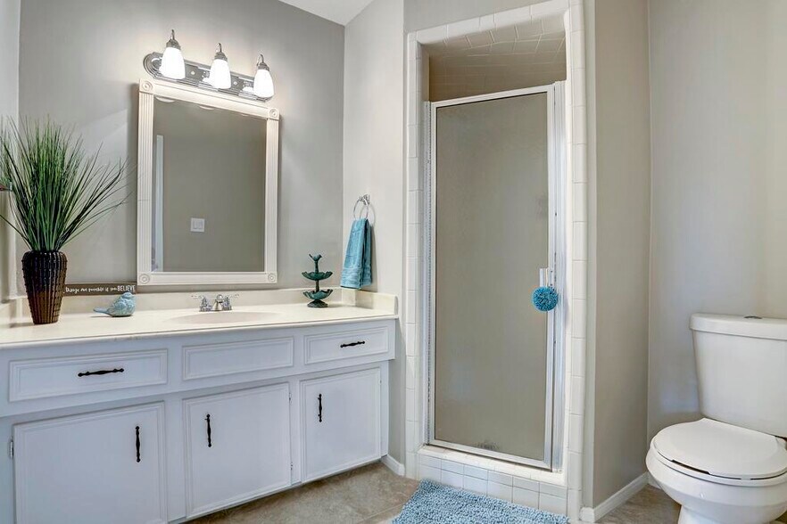 Primary bathroom - 11744 S Kirkwood Rd