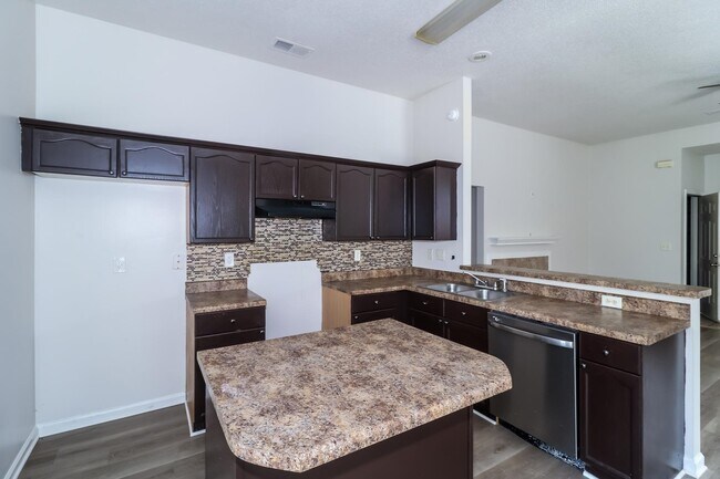 Building Photo - 7068 Kings Crown Dr
