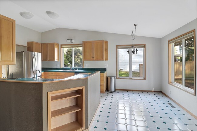 Building Photo - 3 Bed 2 Bath - One Story - Dog Per Approva...