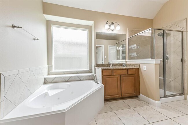Building Photo - 13911 Desert Trace Ct
