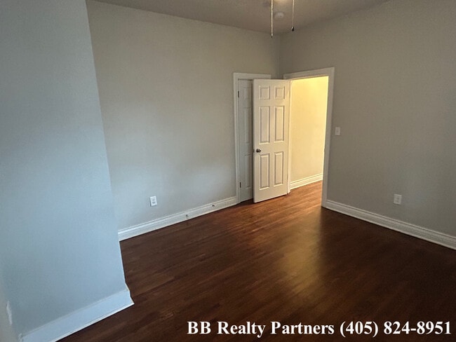 Building Photo - 2812 E Admiral Blvd