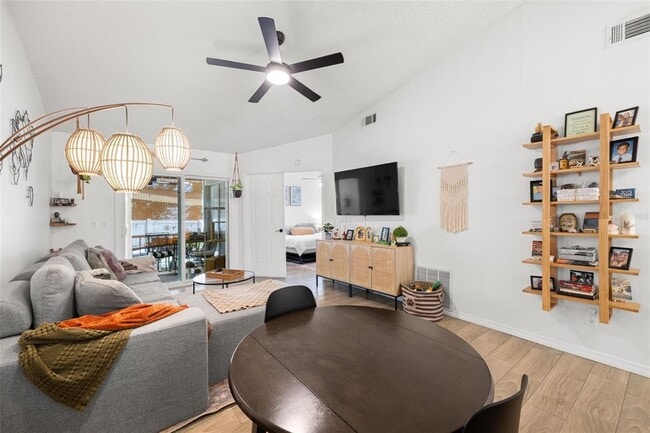 Building Photo - 245 Petrea Dr