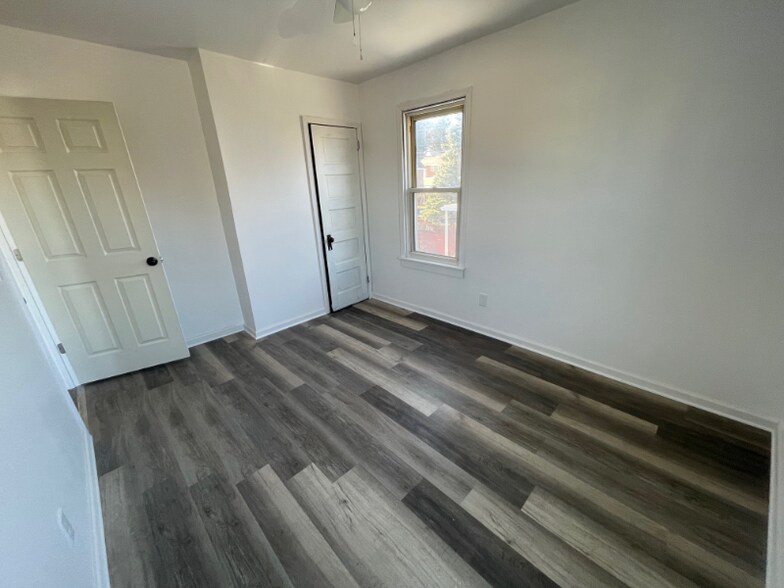 Building Photo - 2438 S 5th St