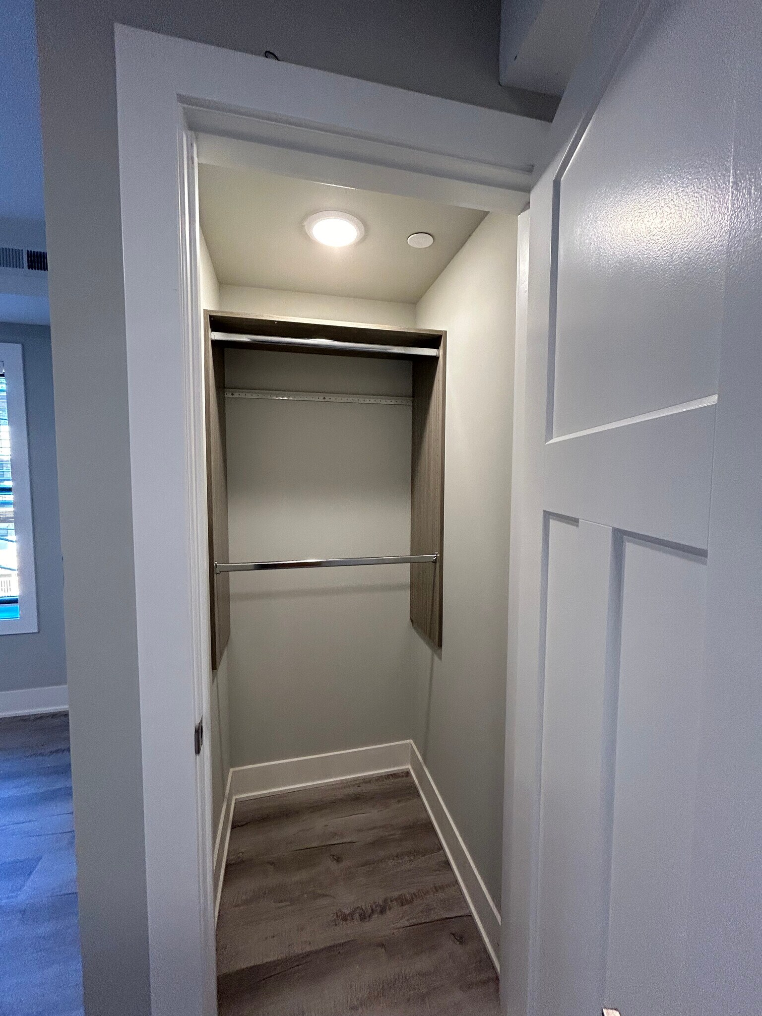 Building Photo - 1131 Oak Ave