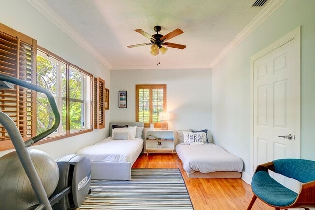 Building Photo - 411 26th St