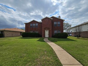 Building Photo - 652 Lowe Dr