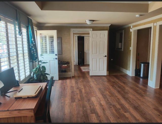 Building Photo - 8910 Pinehurst Cove