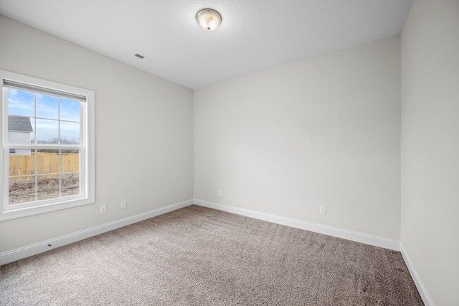 Building Photo - 505 E Black Water Ln