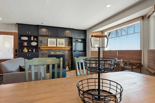 Building Photo - 21253 Lake George Blvd