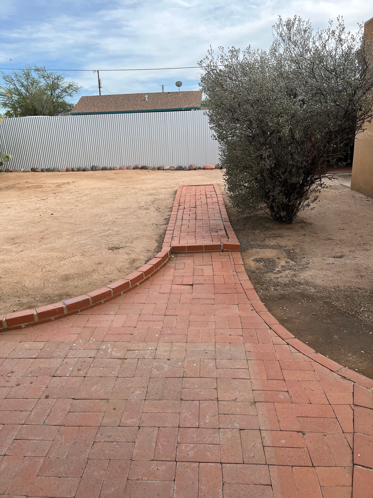 Building Photo - 2037 N Santa Rosa Ave
