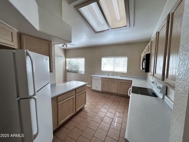 Building Photo - 1233 N Pebble Beach Dr