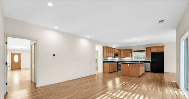 Building Photo - Spacious 4 Bed, 4 Bath Executive Home on Peaceful Cul-de-Sac!